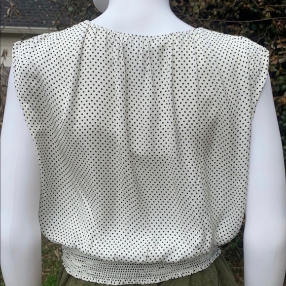 💋NWT Alice & Olivia Smocked Sleeveless Dot Print Plunge Blouse - Picture 7 of 15